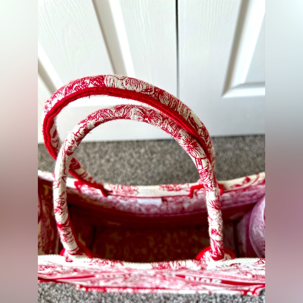 Dior Tote - Picture 3 of 5